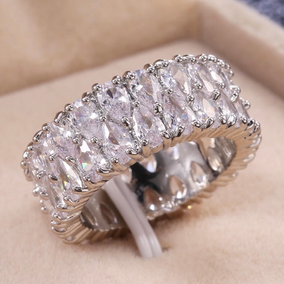 ✨Wide Dazzling Band✨ - Picture 2 of 12